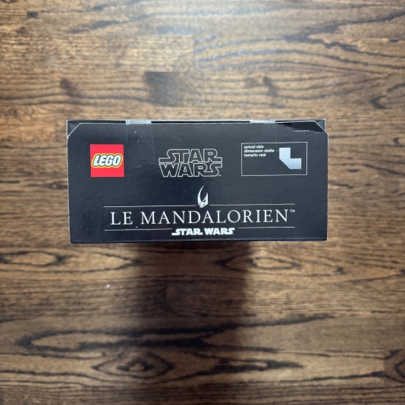 LEGO Star Wars The Mandalorian Helmet 75328 | NIB - Picture 2 of 3